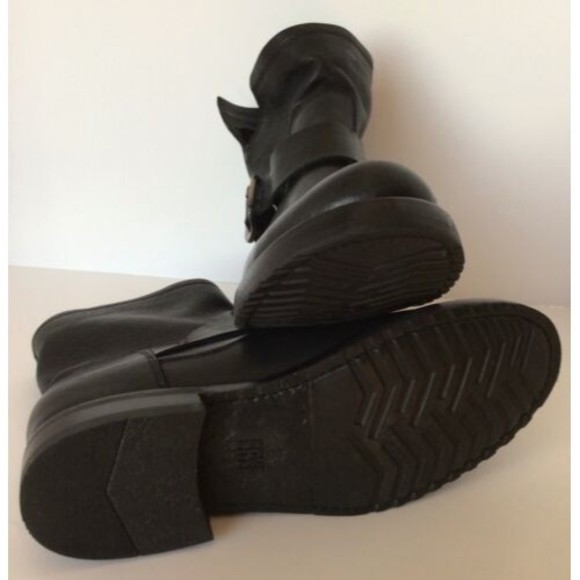 NEW FRYE Veronica Black Soft Full Grain Ankle Strap Bootie (Size 7.5 B)